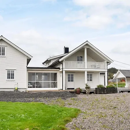 4 Star Holiday Home In Tornes I Romsdal