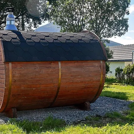 10 Person In I Romsdal Tornes