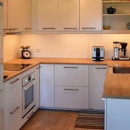 10 Person In I Romsdal *