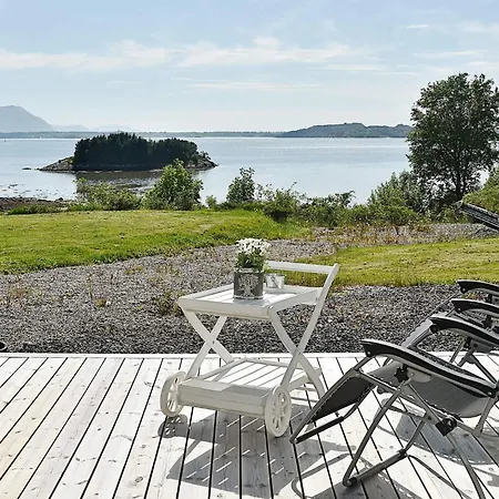 10 Person In I Romsdal *