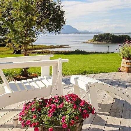 10 Person In I Romsdal * Tornes