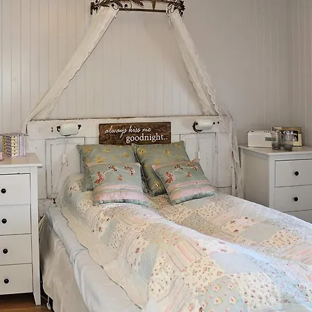 10 Person In I Romsdal *