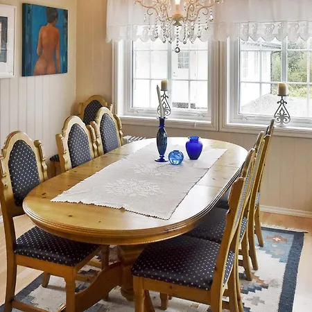 10 Person In I Romsdal