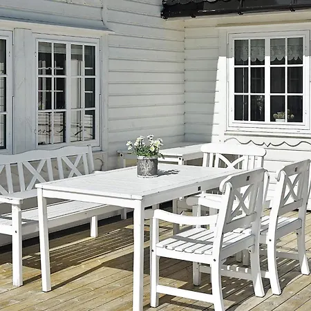 10 Person In I Romsdal Tornes