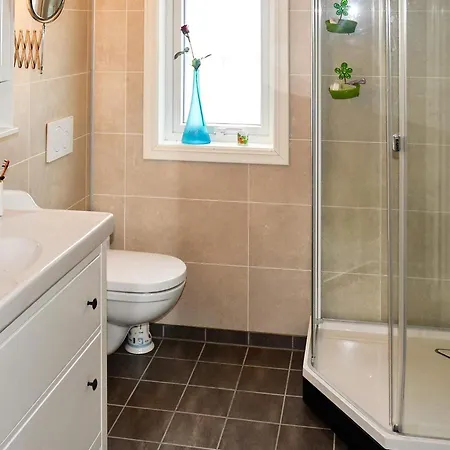 10 Person In I Romsdal * Tornes