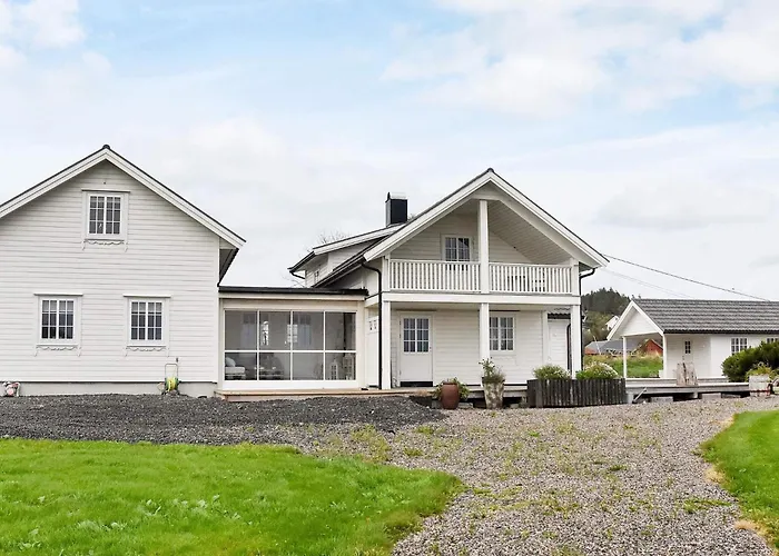 10 Person In I Romsdal