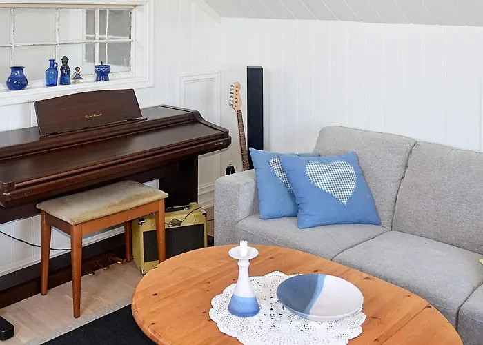 10 Person In I Romsdal * Tornes