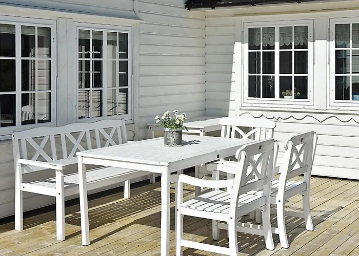 10 Person In I Romsdal Tornes