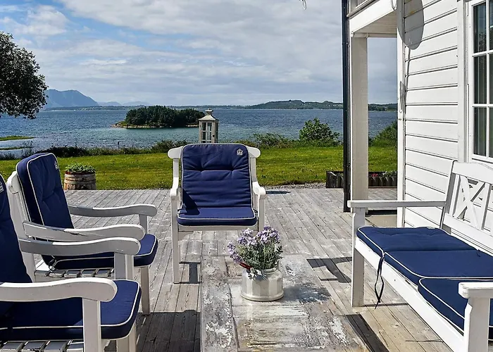 10 Person In I Romsdal *